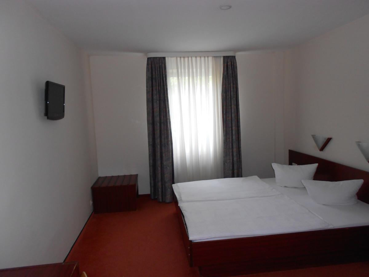 Hostel Lan Oradea Exterior foto