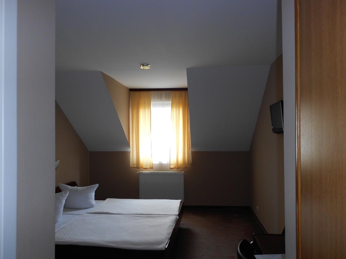 Hostel Lan Oradea Exterior foto