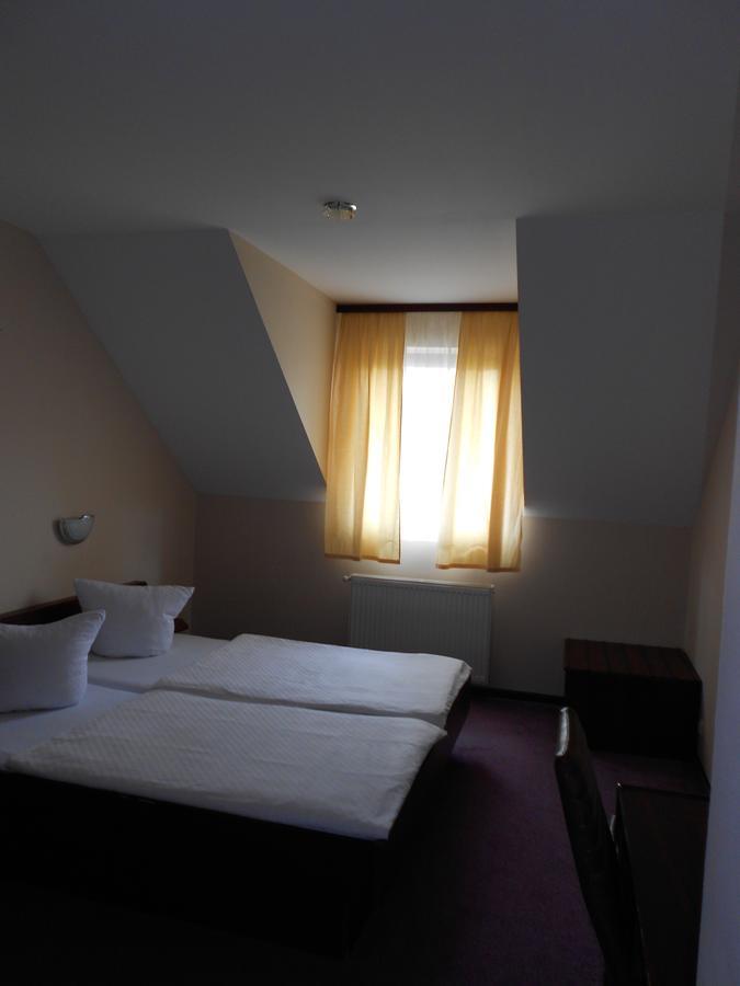 Hostel Lan Oradea Exterior foto