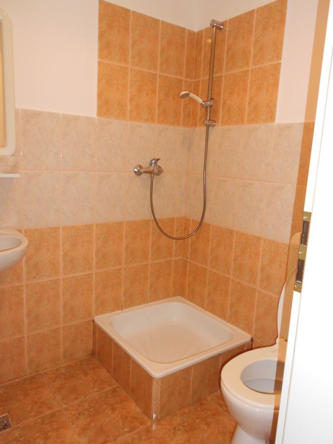 Hostel Lan Oradea Exterior foto